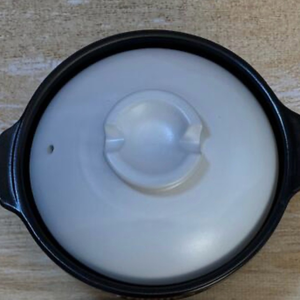 Japanese Donabe Earthen Pot, Black/White (Open Box)